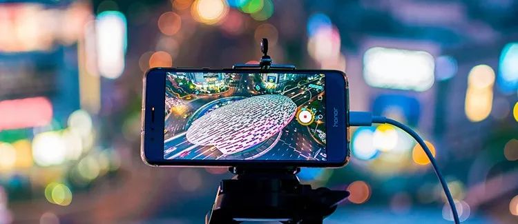 被迫禁足後，我成了「販賣無聊」的主播