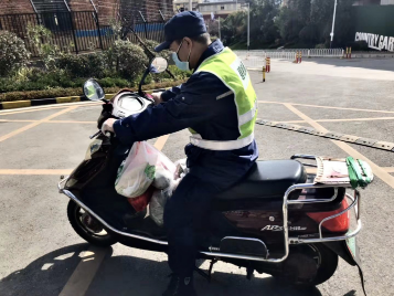 物管代為采購蔬菜、送快遞，保障業戶生活 