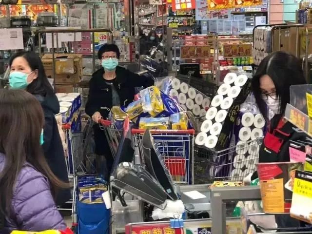 新加坡怼香港，話糙理不糙！