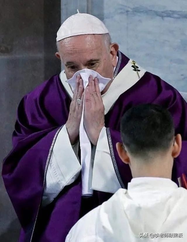 美國防疫總指揮彭斯又靠祈禱防疫了！