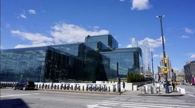 官僚主義害死美國人！