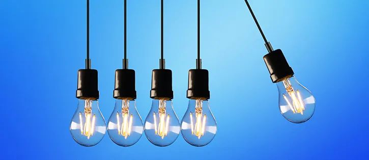 直播電商的路口：快手向左，抖音向右