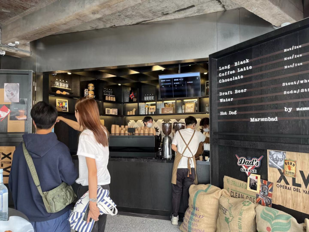 探访话梅安福路旗舰店：打造咖啡+零售空间，旧店或将改为旗下柠檬茶品牌