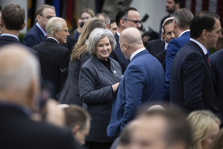 内幕爆料：特朗普是如何被「耳邊密友」Ballard的加密宣傳帖擺了一道？