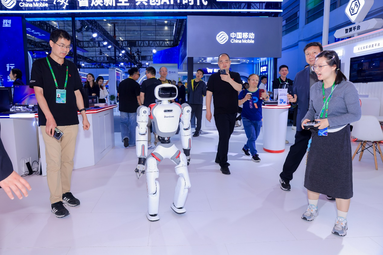 東南總部落戶福州！軟通動力領航閩港數字經濟合作論壇暨A.I³探索大會成功舉辦
