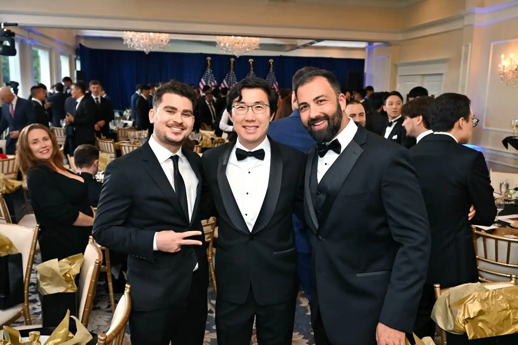 特朗普後院起大火:親密盟友馬斯克反水,背後加密公司分裂