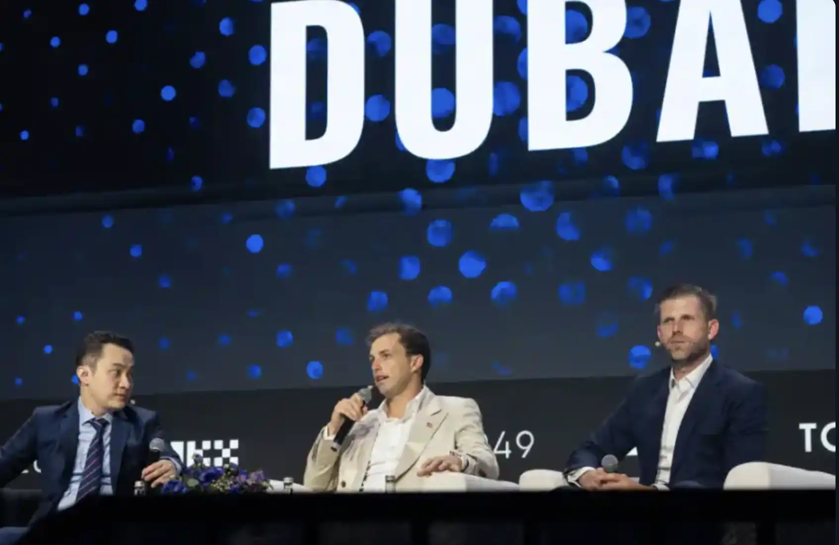 特朗普後院起大火:親密盟友馬斯克反水,背後加密公司分裂