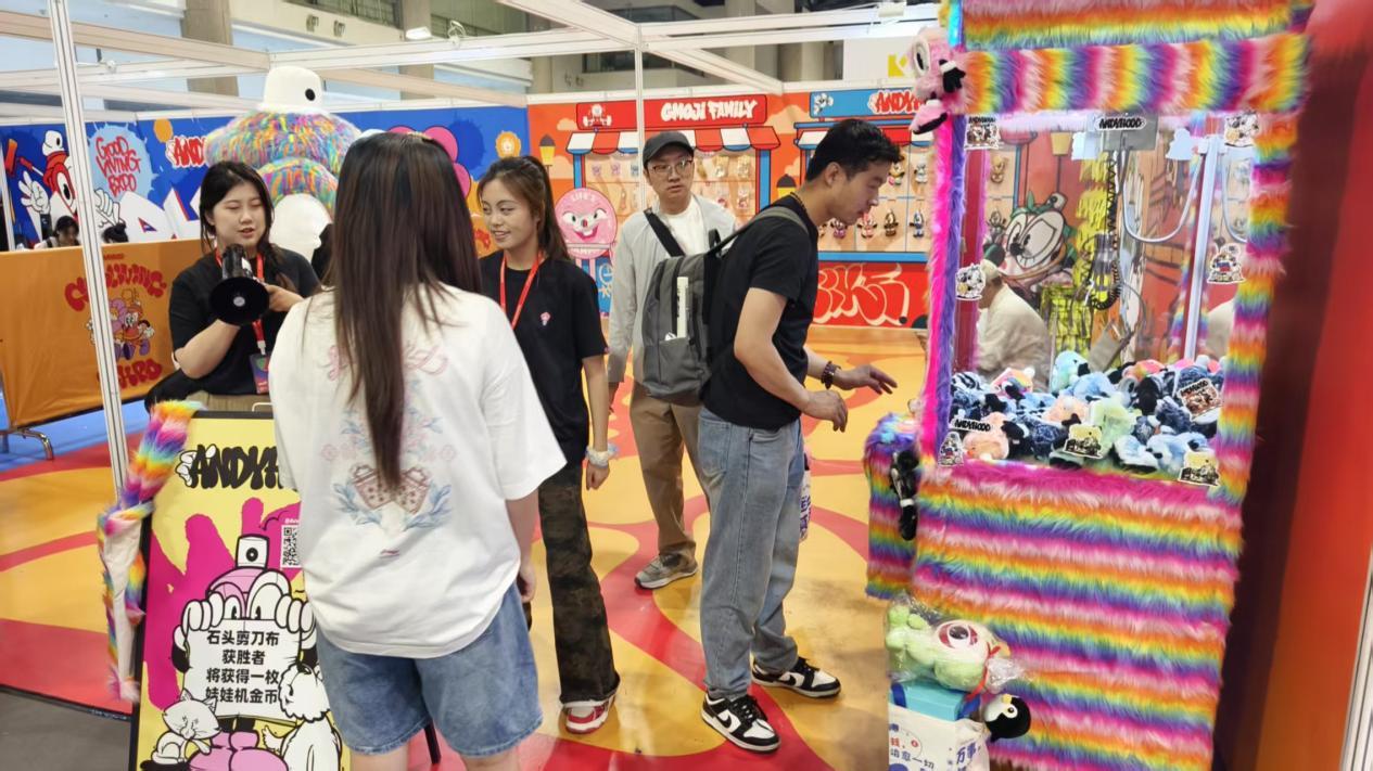 B站谷子牆、Switch2隨便玩……我在好博會二次元區逛成「倉鼠囤貨狂」
