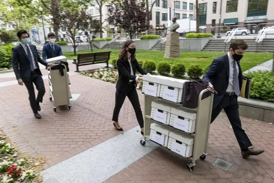 NFT如何在寒冬中覓得生機？ OpenSea CEO解密技術、AI與法規三個途徑