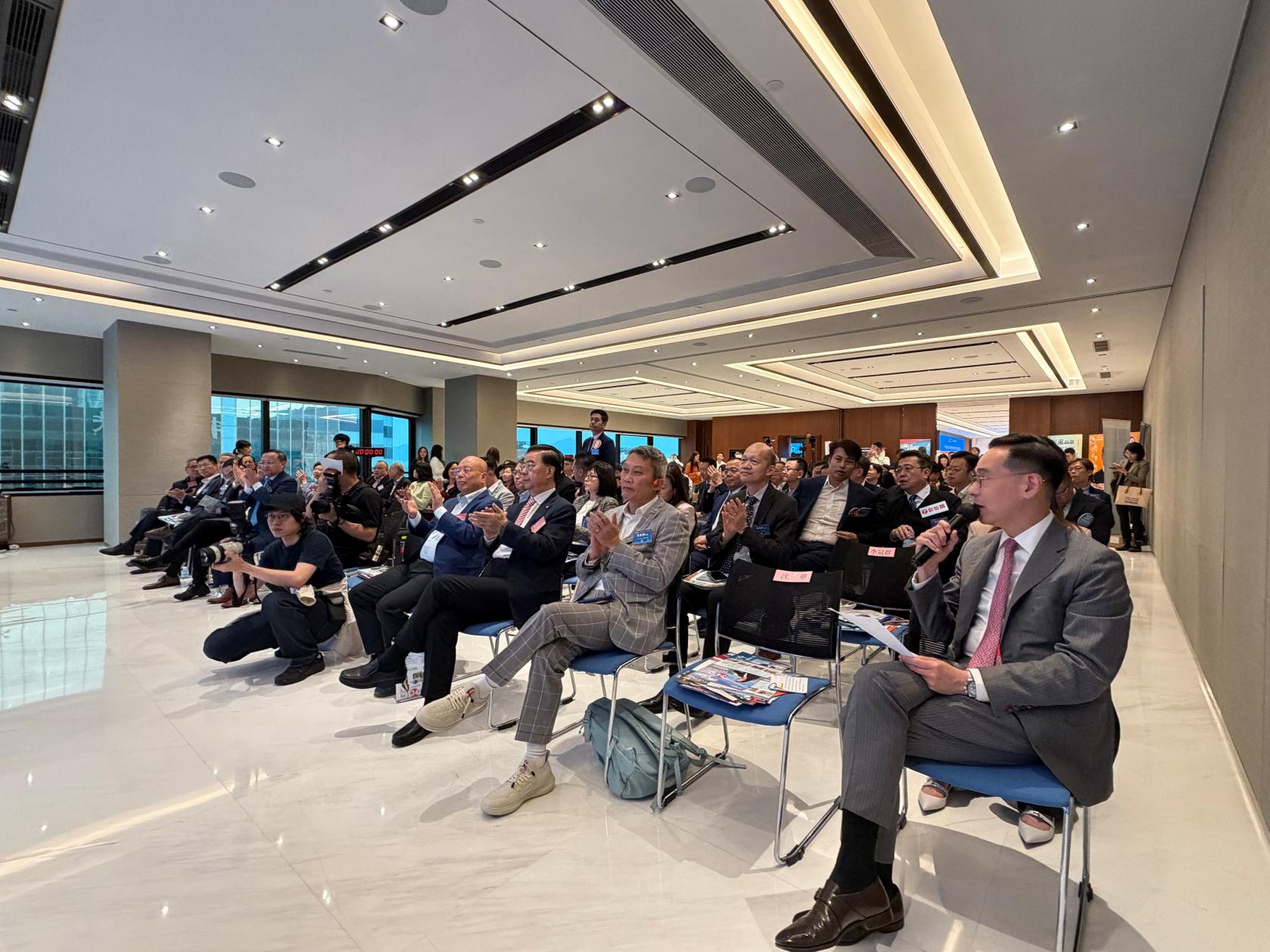 石柱:以高質量民主力推香港經濟民生高水平發展