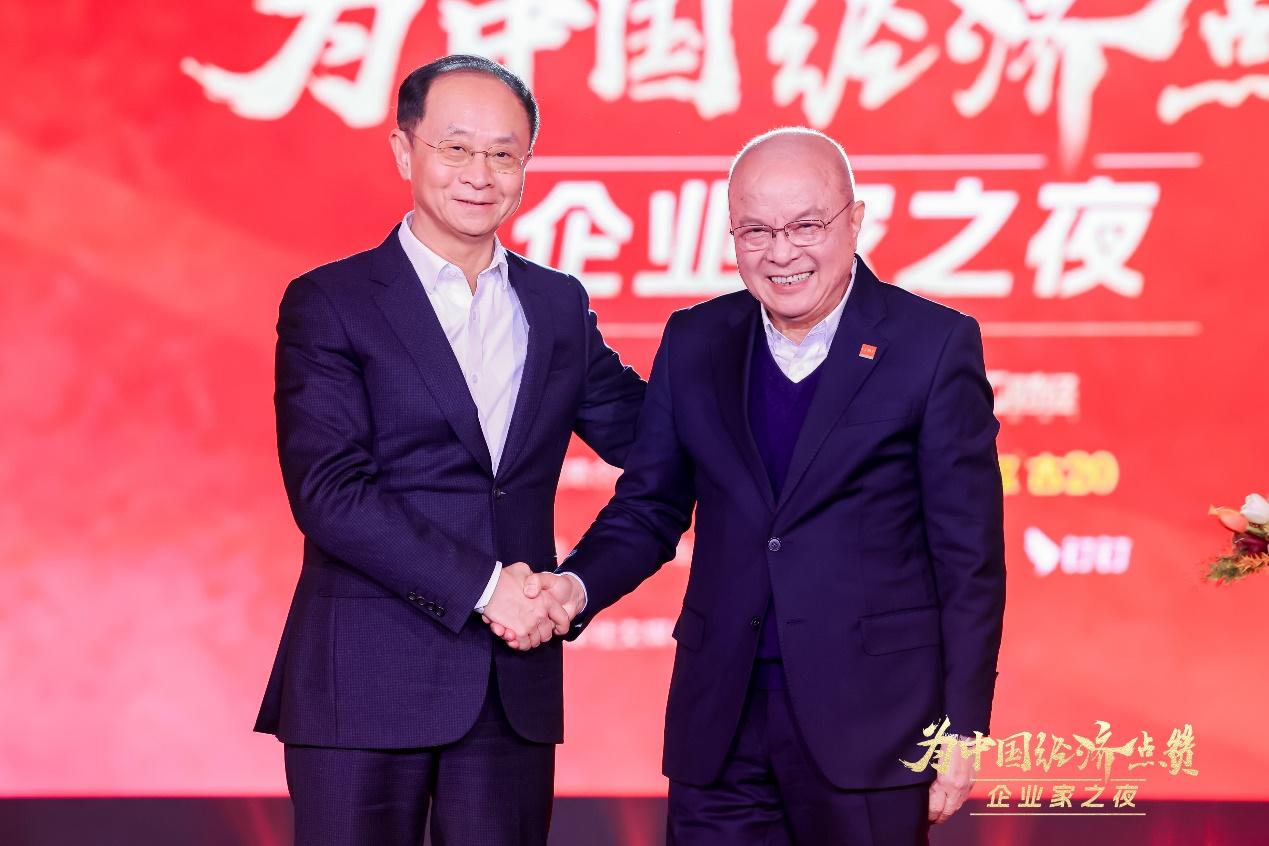 【財華社報道】陳景河現場落淚，盧邁呼籲關注農村養育，韓璧丞展示仿生手抓啞鈴&hellip;&hellip;上百位企業家共話中國經濟新動能