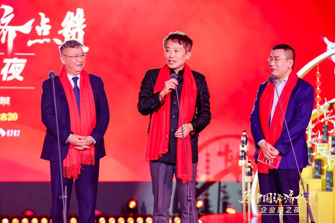 【財華社報道】陳景河現場落淚，盧邁呼籲關注農村養育，韓璧丞展示仿生手抓啞鈴&hellip;&hellip;上百位企業家共話中國經濟新動能