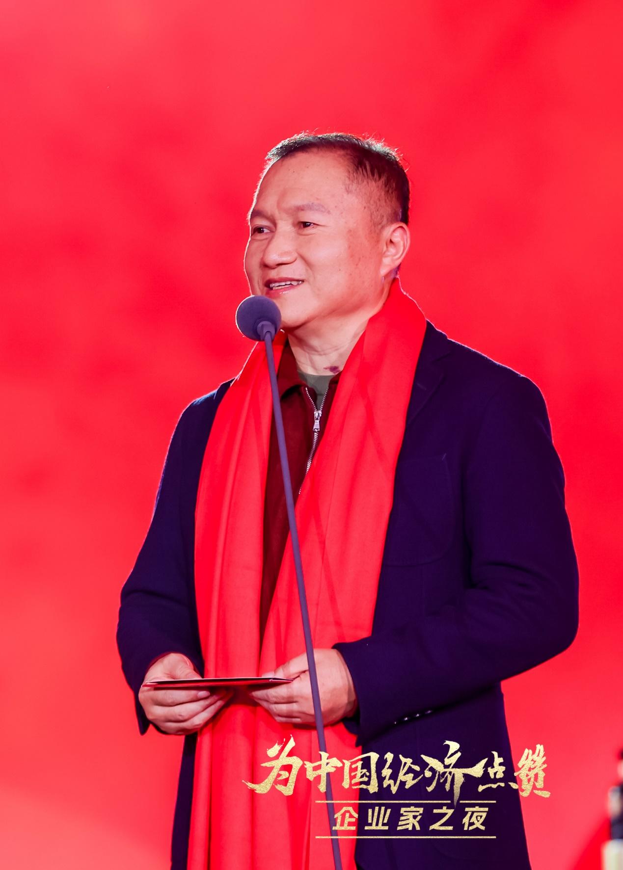 【財華社報道】陳景河現場落淚，盧邁呼籲關注農村養育，韓璧丞展示仿生手抓啞鈴&hellip;&hellip;上百位企業家共話中國經濟新動能