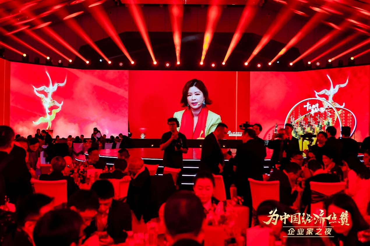 【財華社報道】陳景河現場落淚，盧邁呼籲關注農村養育，韓璧丞展示仿生手抓啞鈴&hellip;&hellip;上百位企業家共話中國經濟新動能