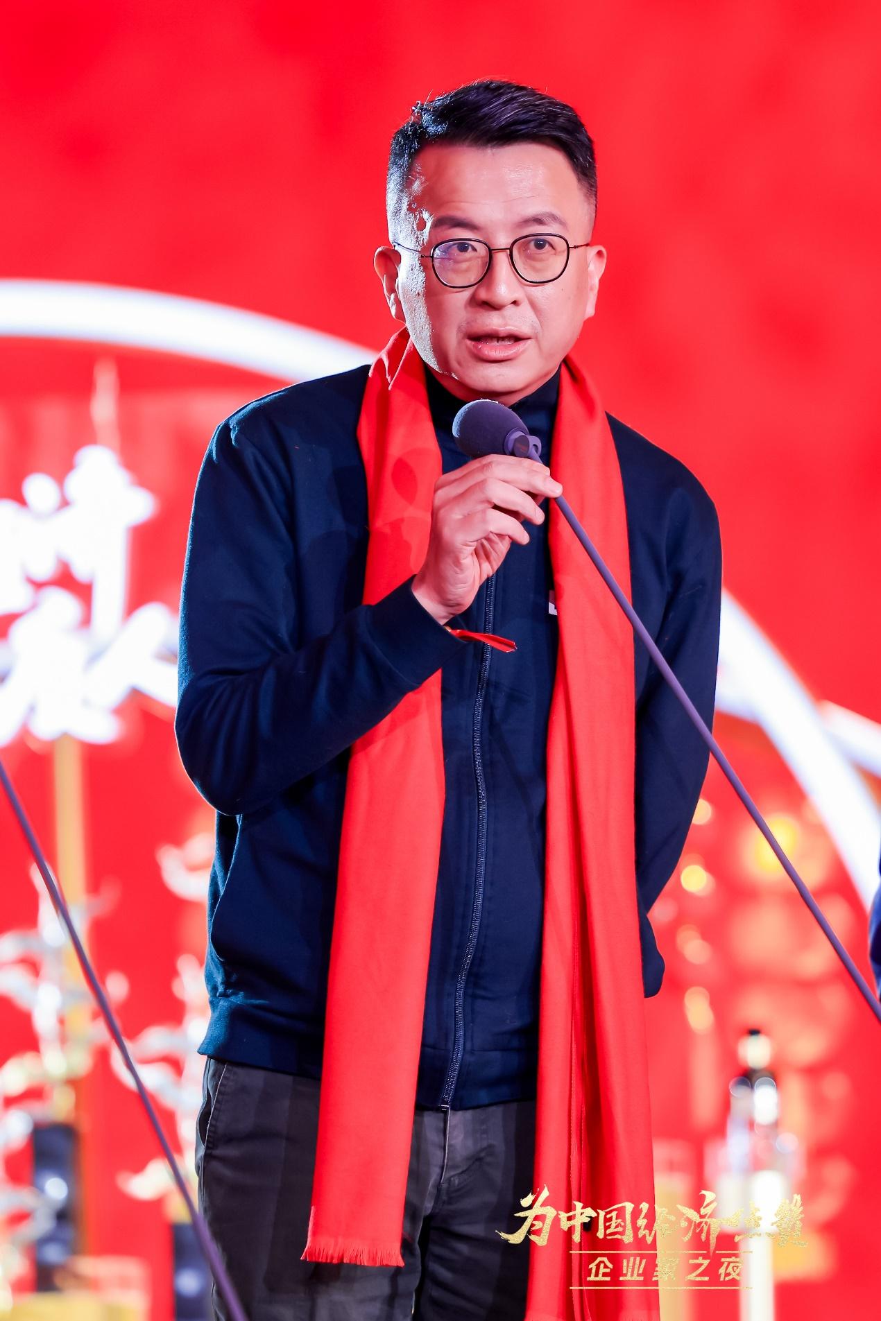 【財華社報道】陳景河現場落淚，盧邁呼籲關注農村養育，韓璧丞展示仿生手抓啞鈴&hellip;&hellip;上百位企業家共話中國經濟新動能