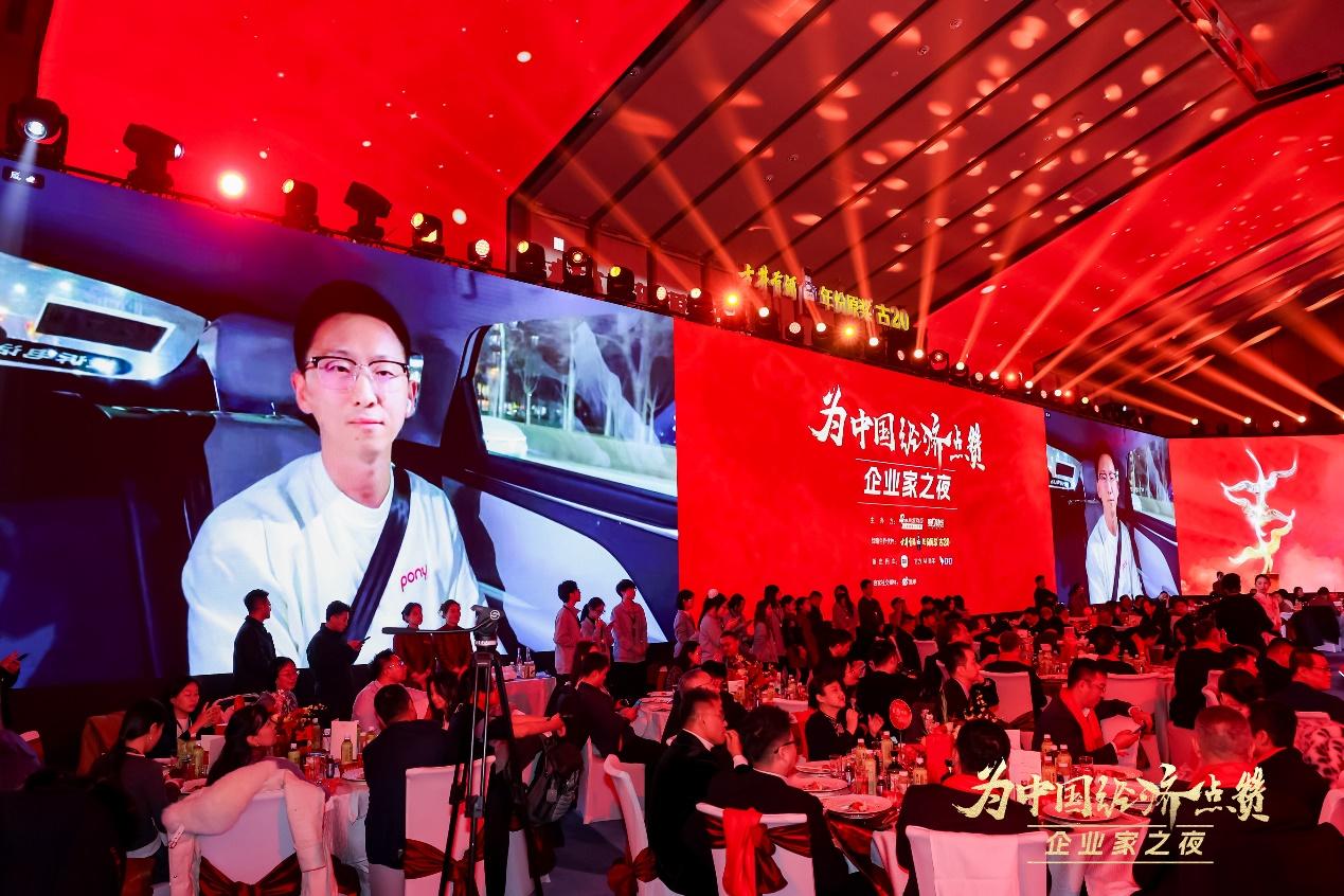 【財華社報道】陳景河現場落淚，盧邁呼籲關注農村養育，韓璧丞展示仿生手抓啞鈴&hellip;&hellip;上百位企業家共話中國經濟新動能