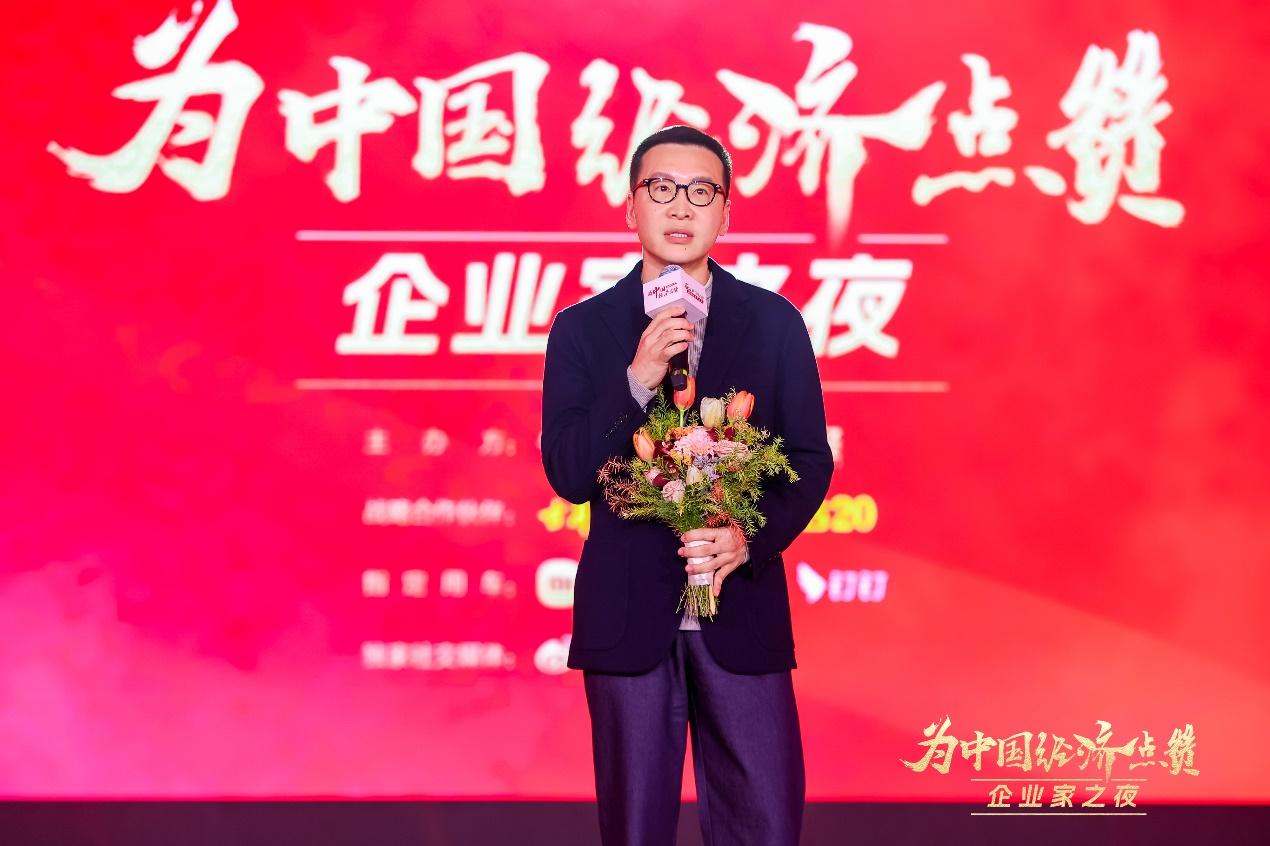 【財華社報道】陳景河現場落淚，盧邁呼籲關注農村養育，韓璧丞展示仿生手抓啞鈴&hellip;&hellip;上百位企業家共話中國經濟新動能