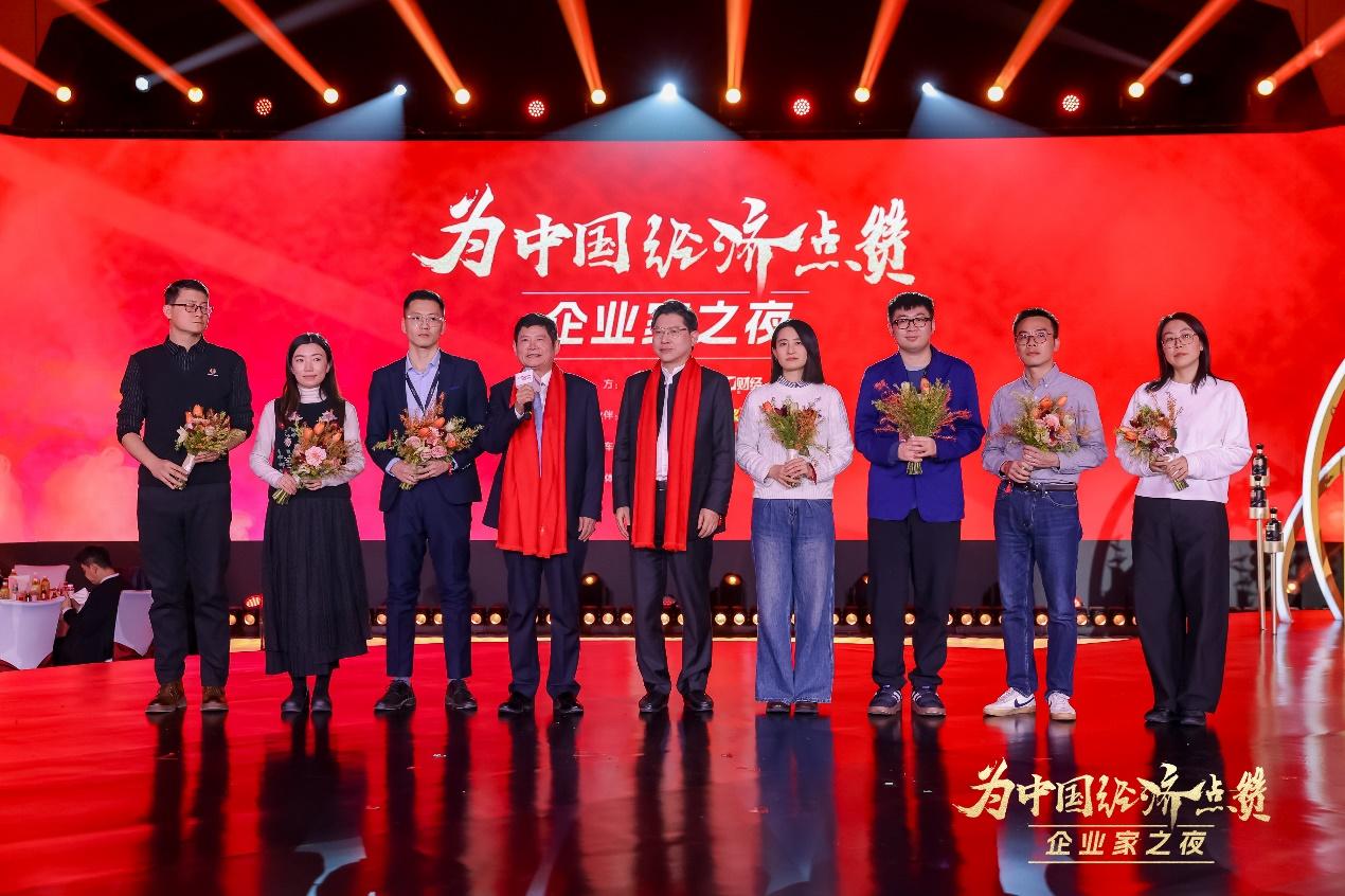 【財華社報道】陳景河現場落淚，盧邁呼籲關注農村養育，韓璧丞展示仿生手抓啞鈴&hellip;&hellip;上百位企業家共話中國經濟新動能