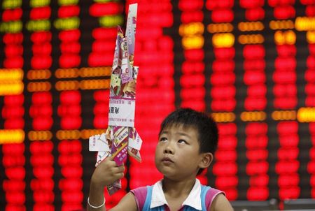 亚股全线反弹：恒指涨超2%  领涨亚市 小米股价再度跌破10港元