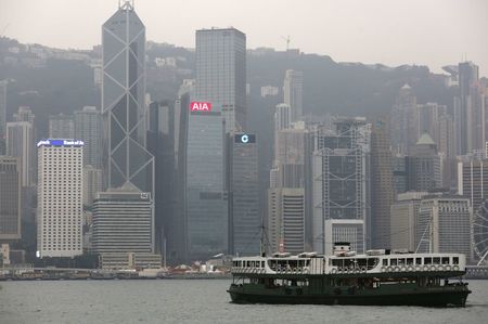 港股收盘：恒指创逾一年新低 内地和香港地产股下跌