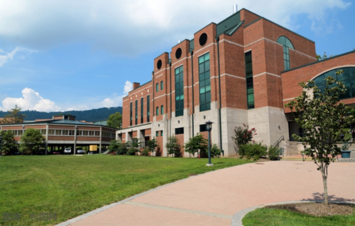 近日，多家港股民办教育企业集中发布了2025财年（截至2025年8月31日止年度）业绩。受人口结构变化与招生竞争加剧等因素影响，行业业绩呈现分化格局。