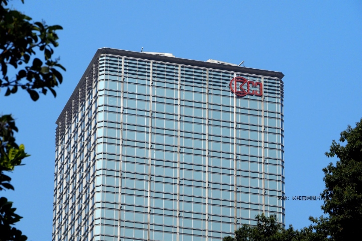本文承接《長和系的資本拆局（上）--從蛇吞象到世紀重組》，上篇回顧了長和系從1979年蛇吞象收購和黃，到2015年世紀重組、再到當下雙平台業務全景的完整歷程。